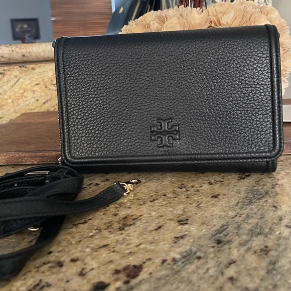 Tory Burch Handbags - New🖤 tory Burch Thea leather crossbody/ wallet